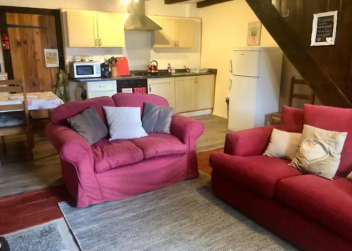 Les Vergnes Countryside Getaway With Pool