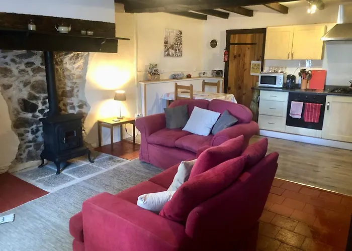 Les Vergnes Countryside Getaway With Pool *