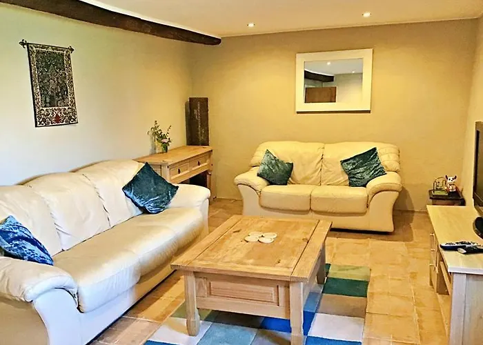 Semesterbostad Les Vergnes Countryside Getaway With Pool