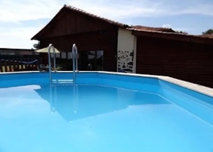 Les Vergnes Countryside Getaway With Pool