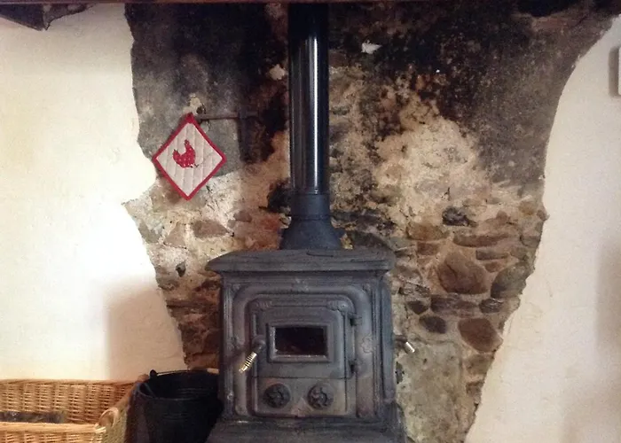 Hébergement de vacances Les Vergnes Gîtes Countryside Getaway with Pool Exideuil-sur-Vienne